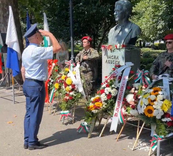 Бургас сведе глава пред Левски по повод 185 години от рождението на Апостола (СНИМКИ + ВИДЕО)